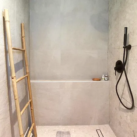 מלון Eros And Psyche נידרי